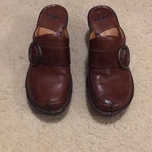 BORN brown leather mule